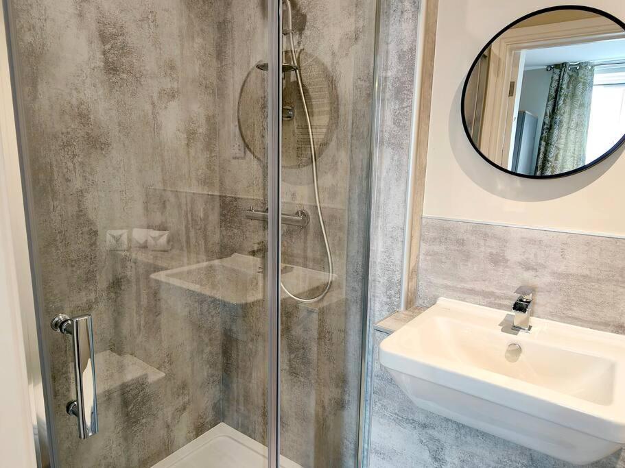 Carvetii - Anne House Room 2 - Dbl Bed First Floor En-Suite カーライル エクステリア 写真